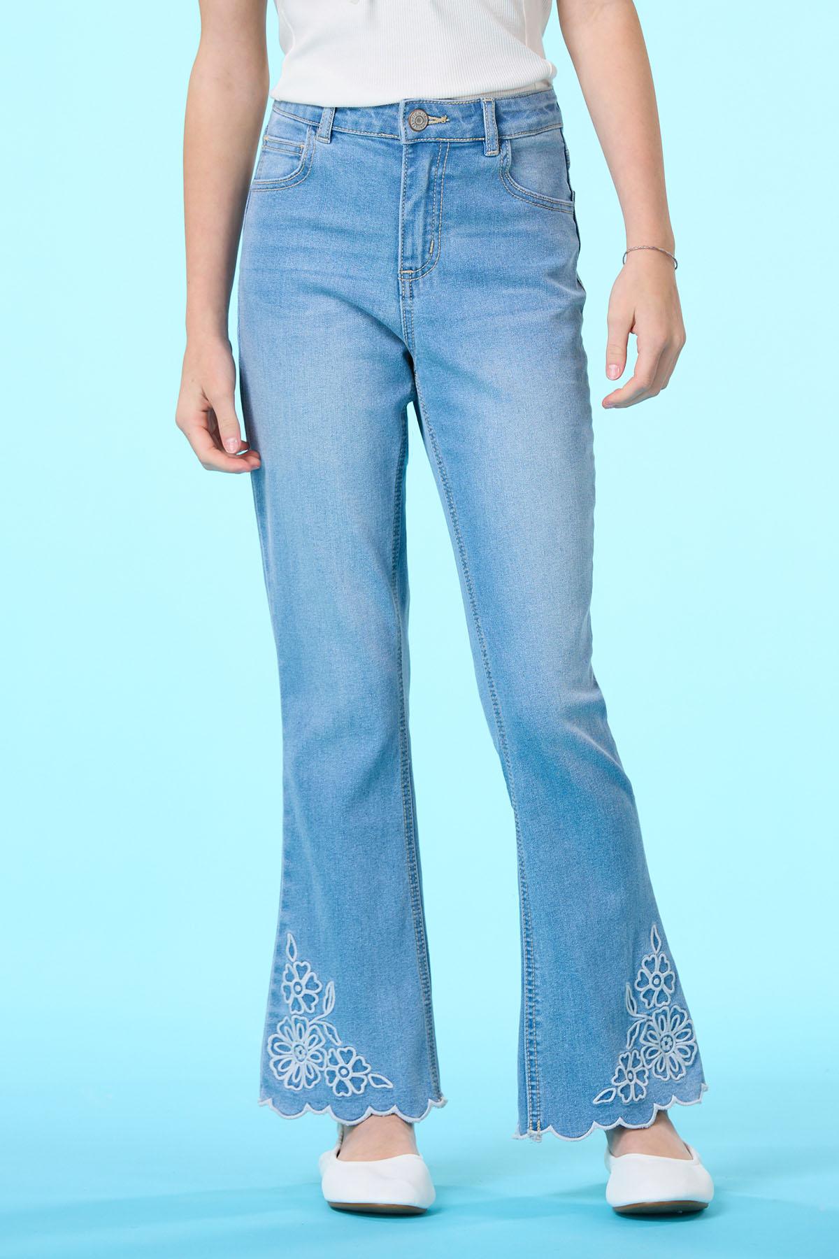 スカート EMBROIDERY FLOWER DENIM CULOTTES BLUE Flower Grazing Embroidered Wide-Leg Jeans | ModCloth