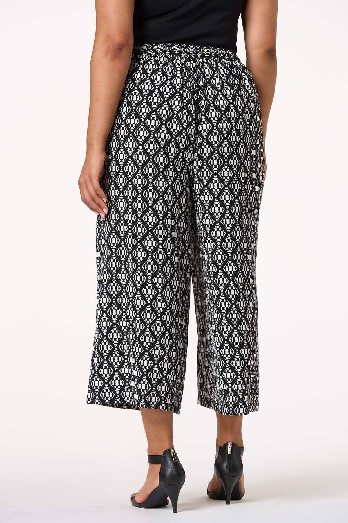 Cato Fashions | Cato Plus Size Contrast Medallion Cropped Pants