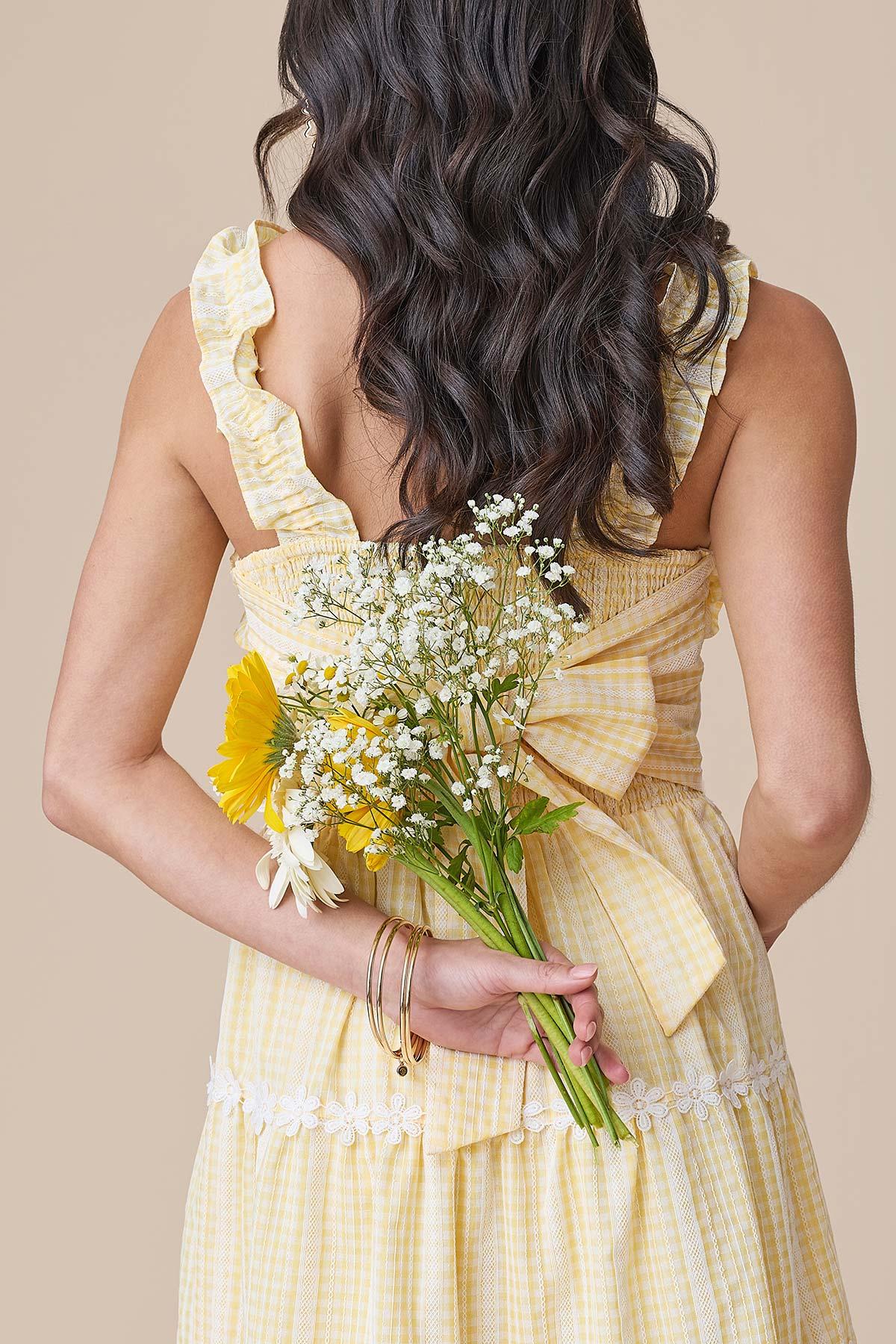 gold and black elegant dress Black and Gold Gown: Elegant Styles for Formal Occasions S main image 0
